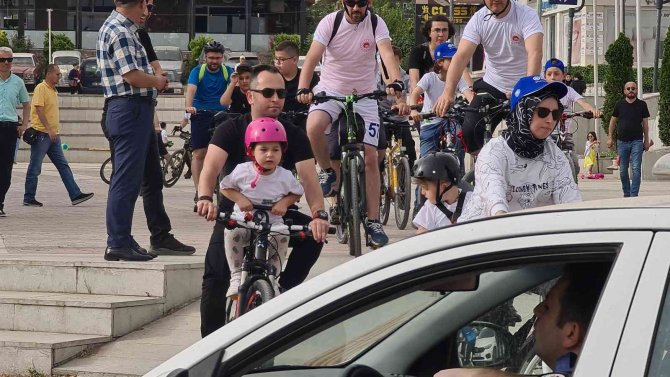 Dünya Bisiklet Günü’nü Ve Çevre Haftası’nı Pedal Çevirerek Kutladılar