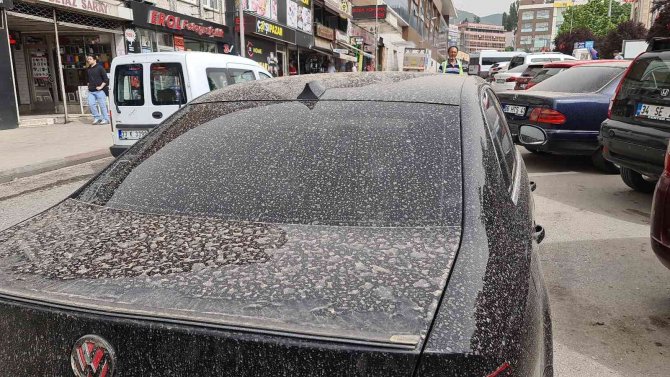 Karabük’te Toz Fırtınası Yağmurla Birlikte Araçları Çamur İçinde Bıraktı