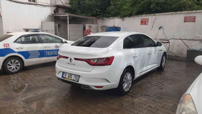 Karabük’te Toz Fırtınası Yağmurla Birlikte Araçları Çamur İçinde Bıraktı