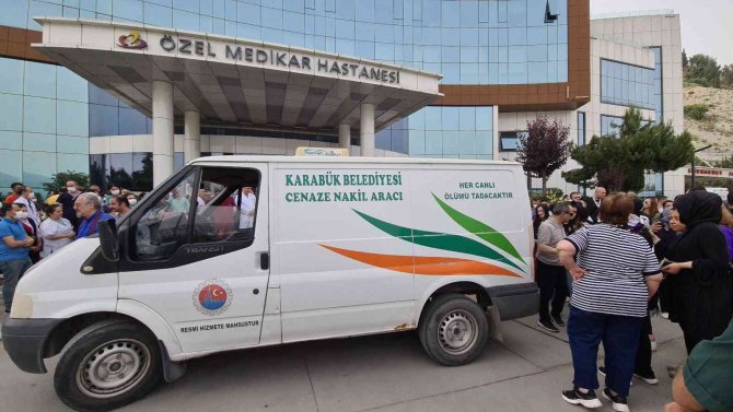 Hayatını Kaybeden Doktoru Meslektaşları Gözyaşlarıyla Uğurladı