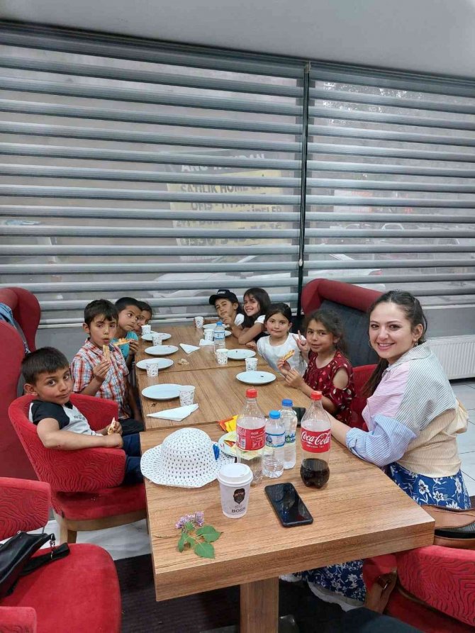 Ela Öğretmen Öğrencilerine Unutulmaz Bir Gün Yaşattı