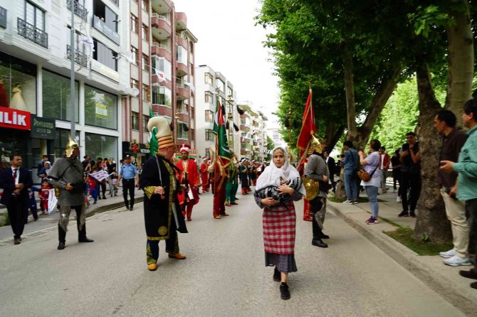 28 Ülkeden 15 Bin Kişinin Katılacağı Türk Dünyası Günleri Kortej Yürüyüşüyle Başladı