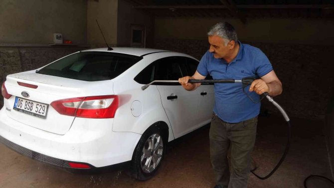 Kastamonu’da Araçlar Toz İçinde Kaldı, Sürücüler Oto Yıkamacıların Yolunu Tuttu