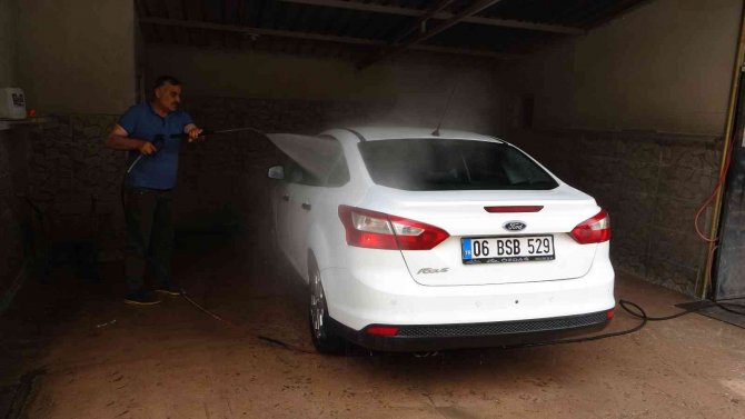 Kastamonu’da Araçlar Toz İçinde Kaldı, Sürücüler Oto Yıkamacıların Yolunu Tuttu