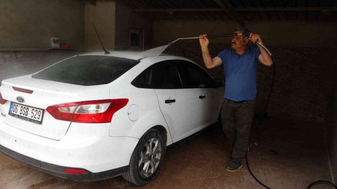 Kastamonu’da Araçlar Toz İçinde Kaldı, Sürücüler Oto Yıkamacıların Yolunu Tuttu