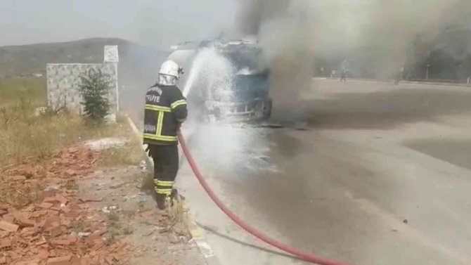 Mazot Yüklü Tanker Alevlere Teslim Oldu