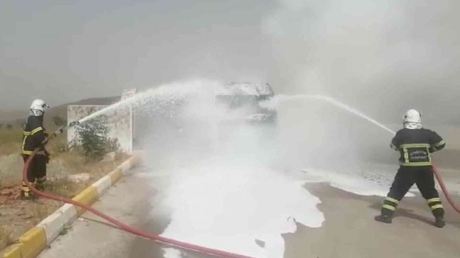 Mazot Yüklü Tanker Alevlere Teslim Oldu