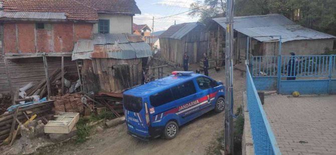 Kırıkkale’den Kastamonu’ya Gelerek 45 Bin Tl Değerinde Para Ve Altınları Çaldılar