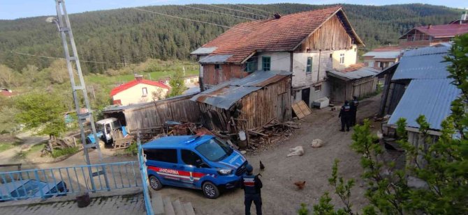 Kırıkkale’den Kastamonu’ya Gelerek 45 Bin Tl Değerinde Para Ve Altınları Çaldılar