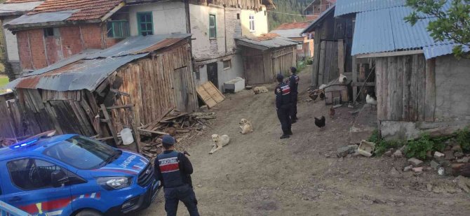 Kırıkkale’den Kastamonu’ya Gelerek 45 Bin Tl Değerinde Para Ve Altınları Çaldılar