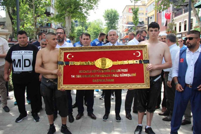 Bine Yakın Güreşçi 120 Bin Tl’lik Altın Kemer İçin Ter Dökecek