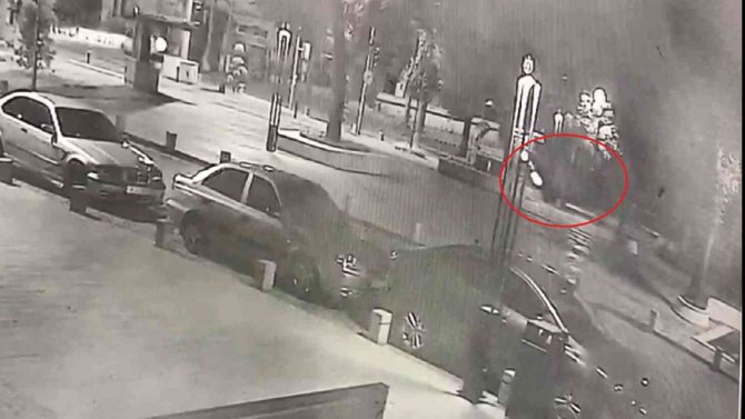 Lüks Otomobilin Takla Attığı Anlar Kamerada