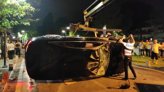 Lüks Otomobilin Takla Attığı Anlar Kamerada