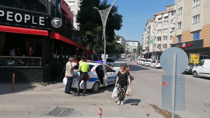 Otomobil İle Motosiklet Çarpıştı, Motosiklet Sürücüsü Yaralandı