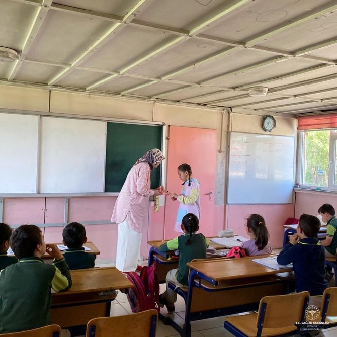 Kütahya’da 455 İlkokul Öğrencisine Ağız Ve Diş Sağlığının Önemi Anlatıldı
