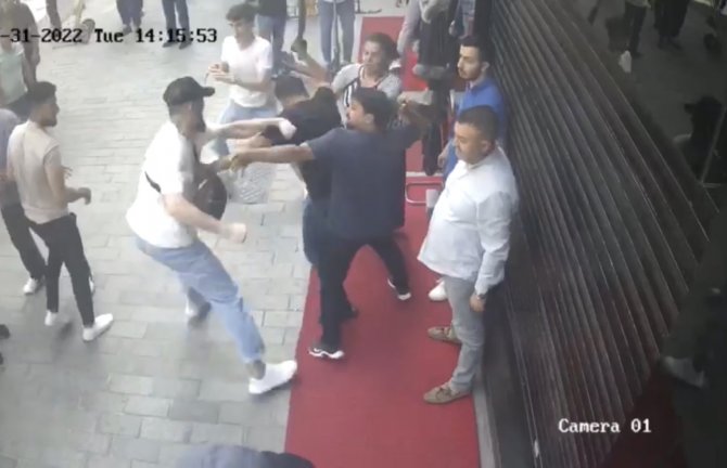 Laleli’de Savaş Meydanlarını Aratmayan Kavga Kamerada