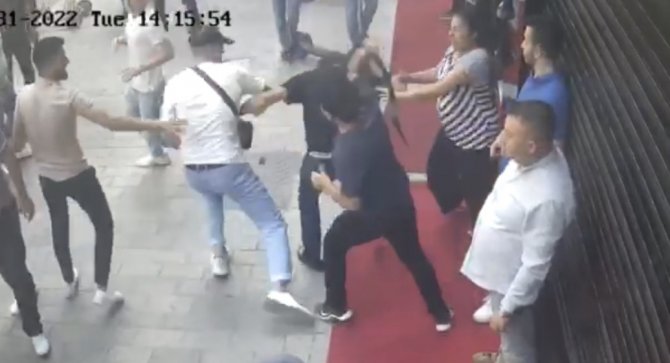 Laleli’de Savaş Meydanlarını Aratmayan Kavga Kamerada