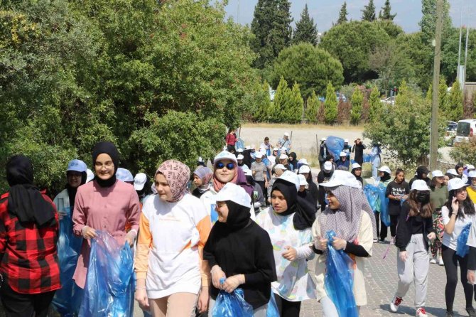 Öğrenciler Doğa Temizliği Yaptı