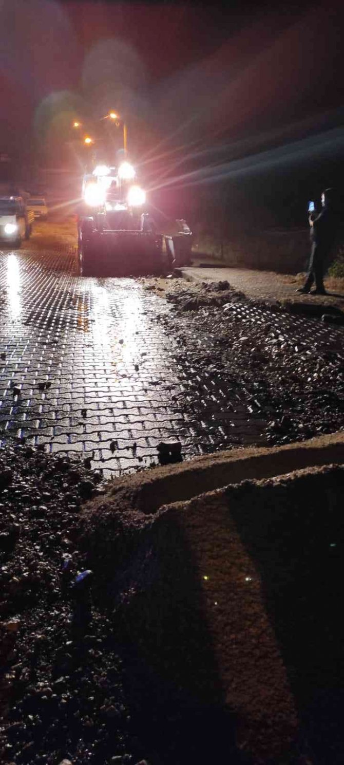 Şiddetli Sağanak Yağış Maddi Hasara Yol Açtı
