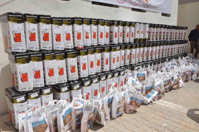 Mardin’de Besicilere Sırt Pompası Ve İlaç Desteği