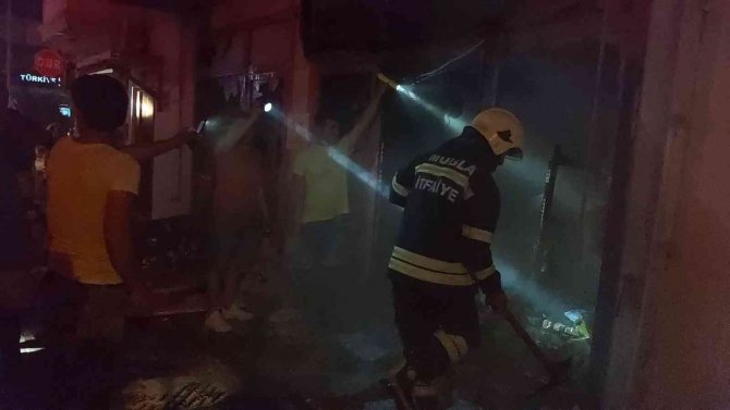Datça’da Bir Zincir Market Şubesinde Çıkan Yangında Maddi Hasar Meydana Geldi