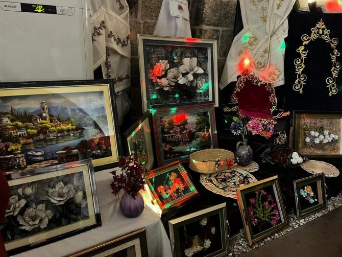 Payas’ta Yıl Sonu Sergisi Açıldı