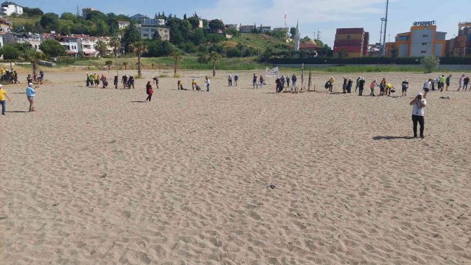 Tekirdağ’da 100 Kişi İmece Usulüyle Plajları Temizledi