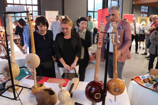 Sağlıkçıların Geri Dönüştürdüğü Eserler Müzede Sergilendi