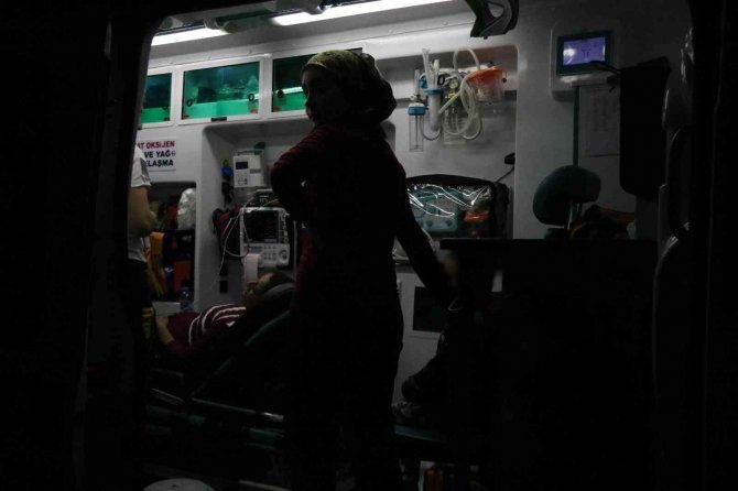 Bodrum Katta Çıkan Yangında 1’i Hamile 2 Kişi Zehirlendi