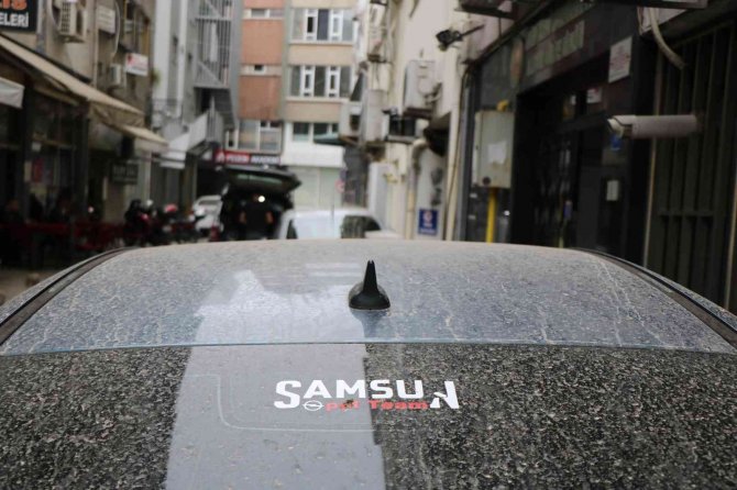Samsun’da Arabalar Çamurla Kaplandı