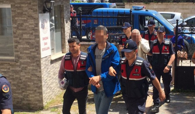 Bafra’daki Sentetik Ecza Operasyonunda Doktor Ve Eczacı Kalfası Tutuklandı