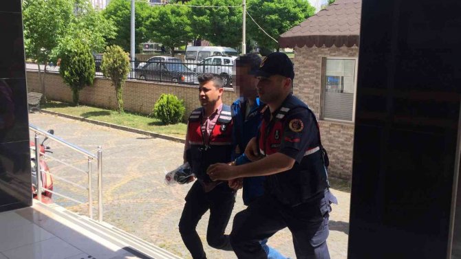 Bafra’daki Sentetik Ecza Operasyonunda Doktor Ve Eczacı Kalfası Tutuklandı