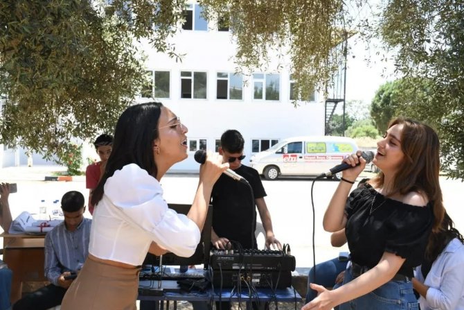 Milas Selimiye’de Lise Öğrencileri Mezuniyet Sevinci Yaşadı