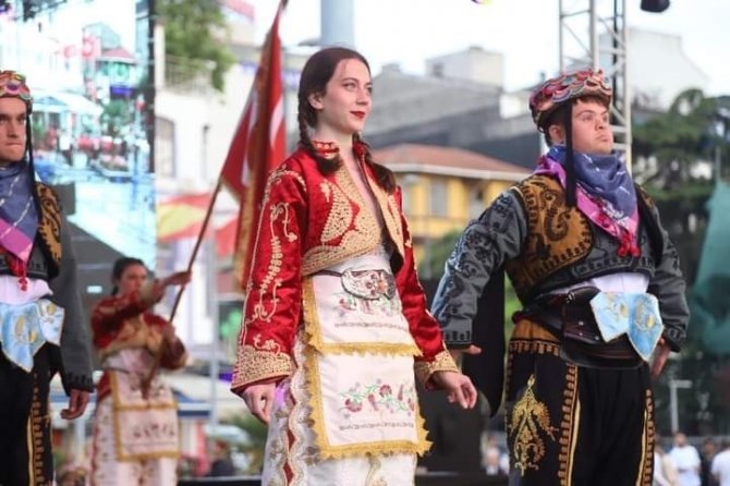 Sahil Şenlikleri Renkli Başladı