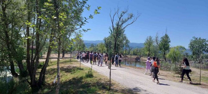 Doğa Yürüyüşleriyle Güzellikleri Keşfediyorlar
