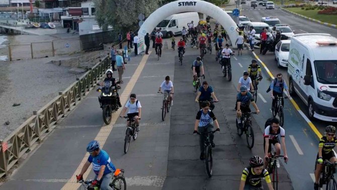 Bisiklet Gününü Pedal Çevirerek Kutladılar