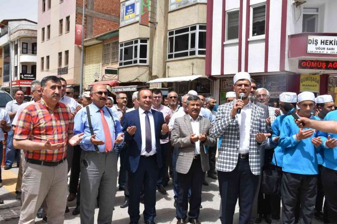 Akşemseddin Dualar İle İ̇stanbul’a Uğurlandı