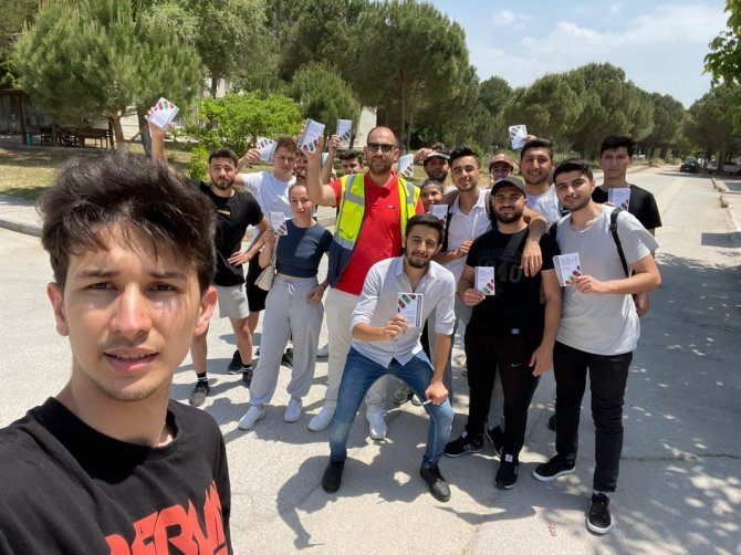 Öğrencilerden Kampüsteki Sürücülere ‘Güvenli Park’ Bilgilendirmesi