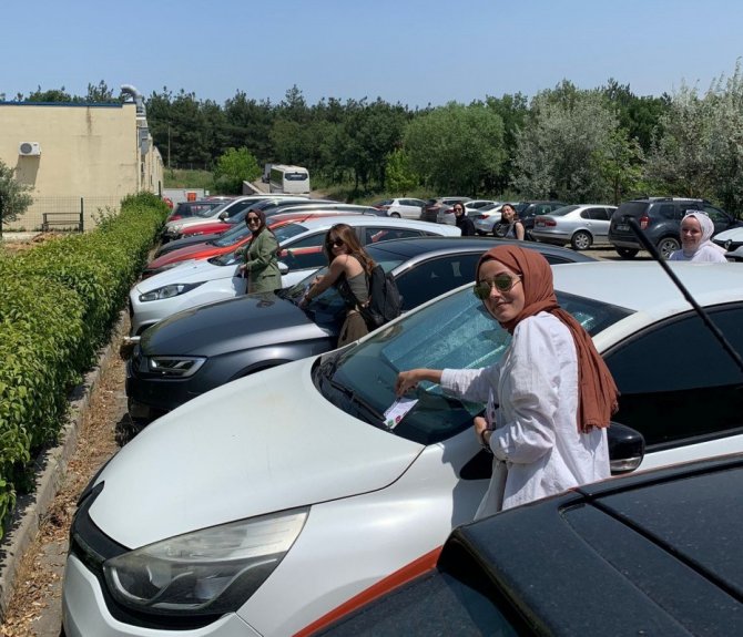 Öğrencilerden Kampüsteki Sürücülere ‘Güvenli Park’ Bilgilendirmesi