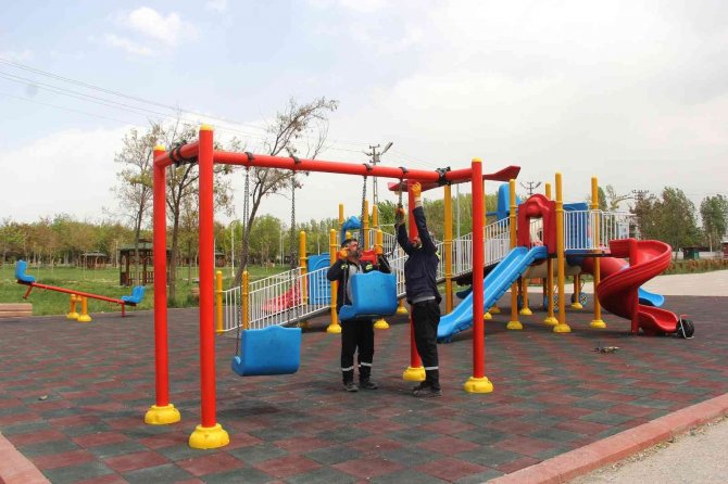Van Büyükşehir Belediyesi 16 Parkı Bakım Ve Onarıma Aldı