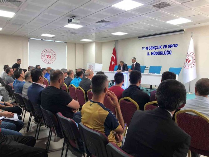 İ̇l Müdürü Arif Özsoy, Spor İl Temsilcileriyle Bir Araya Geldi