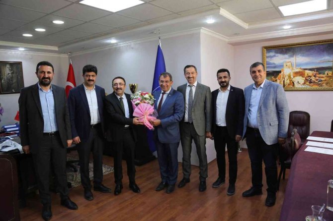 Van Smmmo’da Görev Teslimi