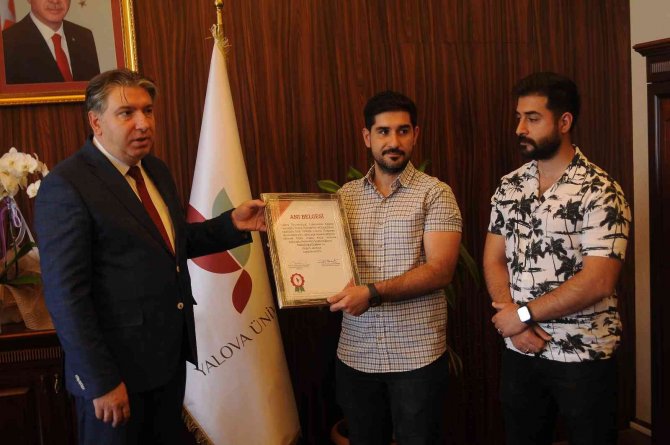 Yalova Üniversitesi’nden Vefat Eden Öğrencinin Ailesine Anı Belgesi