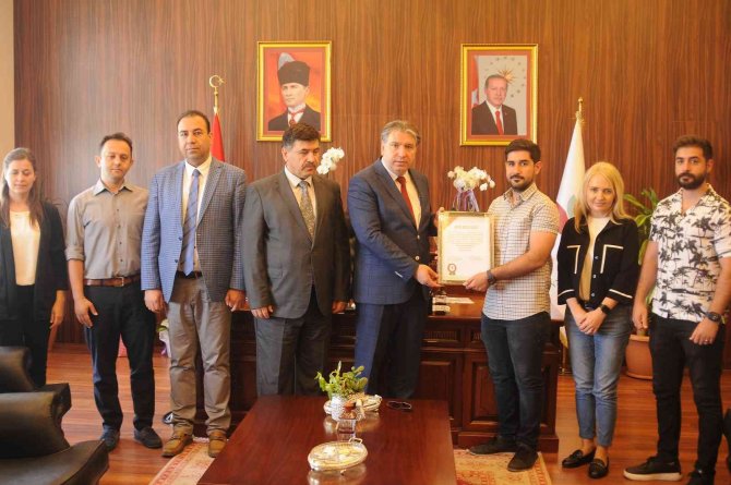 Yalova Üniversitesi’nden Vefat Eden Öğrencinin Ailesine Anı Belgesi