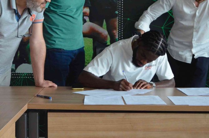 Sakaryaspor Defans Oyuncusu Isaac Donkor İle Anlaştı