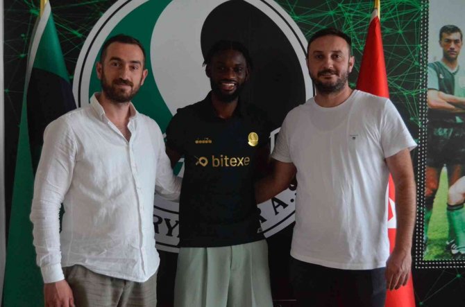 Sakaryaspor Defans Oyuncusu Isaac Donkor İle Anlaştı