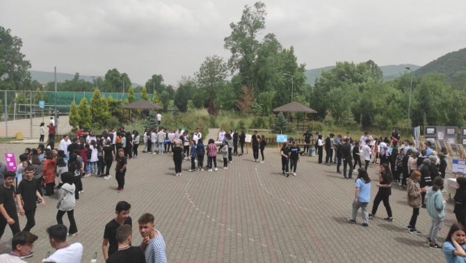 Lise Öğrencileri Bilim Şenliğinde Ürünlerini Sergiledi