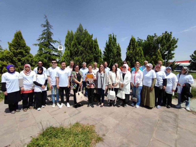 "Bizim İçin Çevreci Olmak; Çevreyi Ve Tabiatı Korumak Ve Yaşatmaktır"