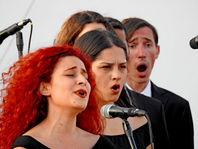 Alaçatı Çocuk Sanat Atölyeleri Yıl Sonu Kapanışında Coşkulu Konser