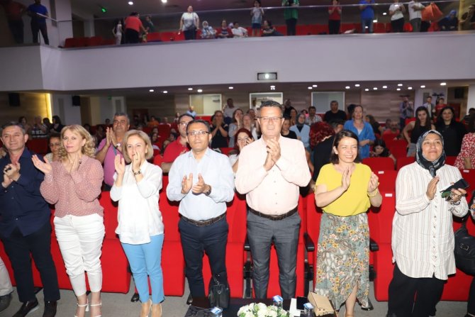 Alaşehir’de Saz Ekibi İzleyenleri Coşturdu